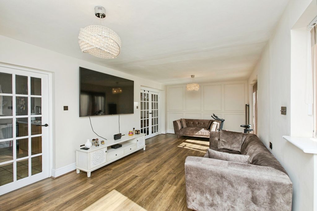 Property photo 3 of 20 Pbox-Img.Jpg