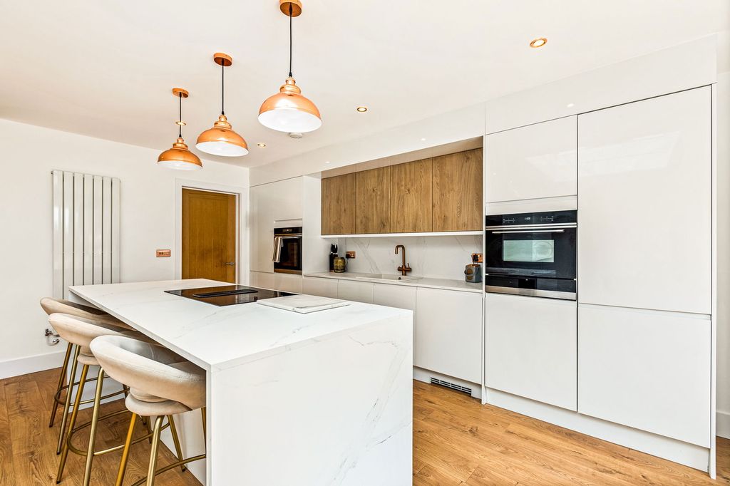 Property photo 3 of 26