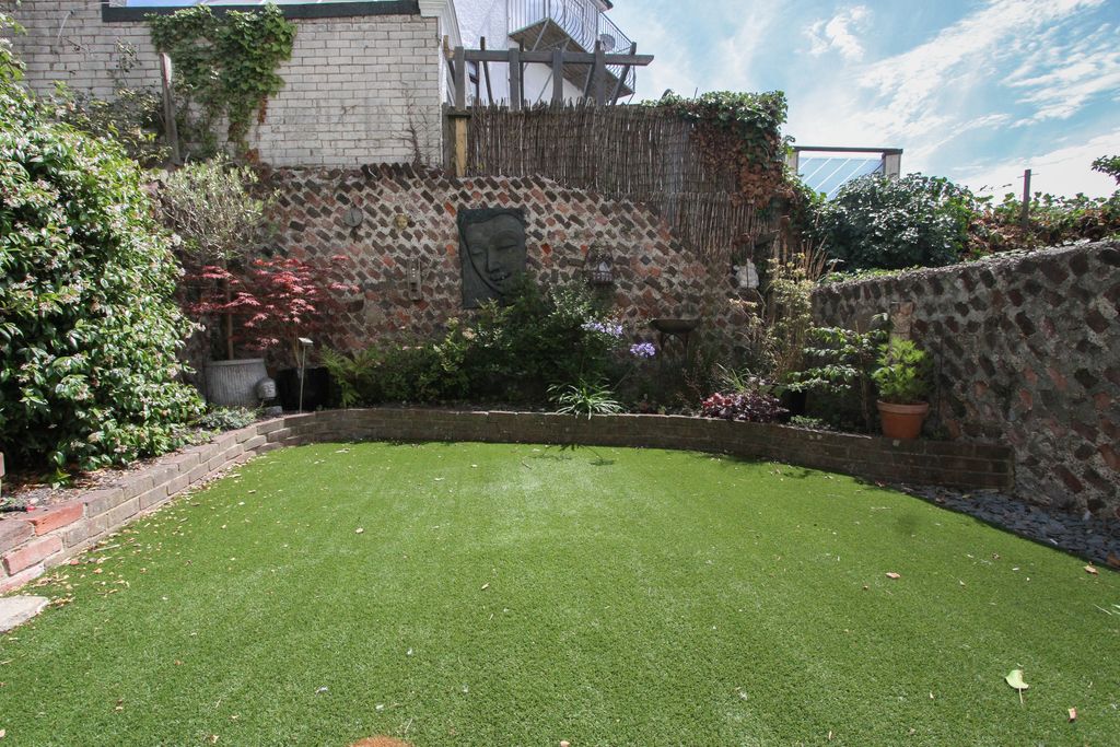 Property photo 2 of 22