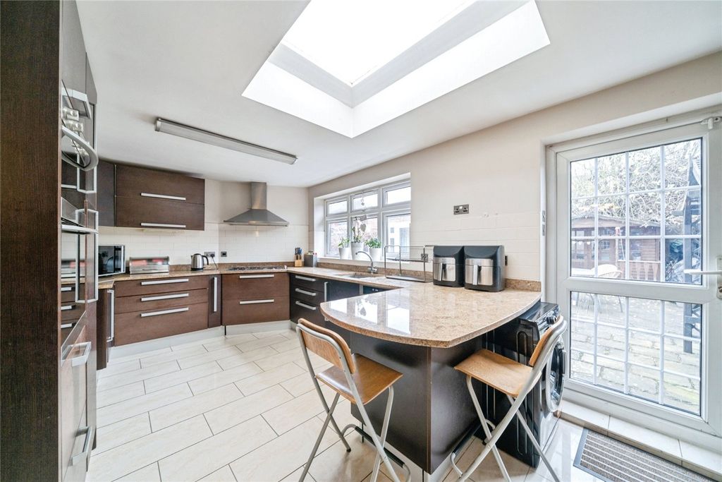 Property photo 2 of 12 Kitchen