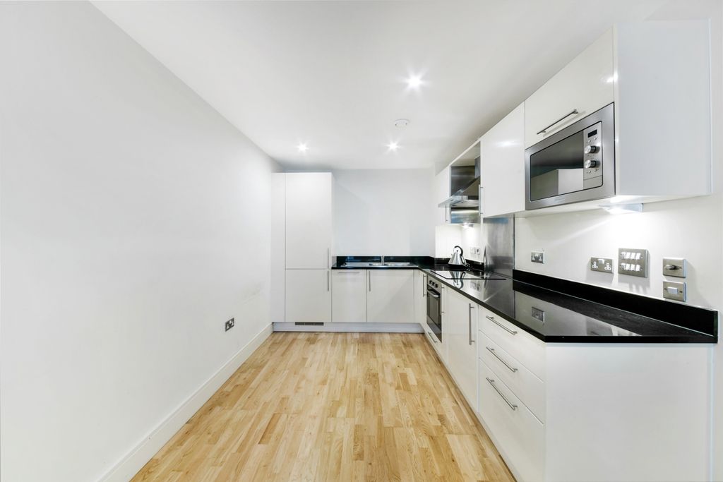 Property photo 3 of 8 Kitchen
