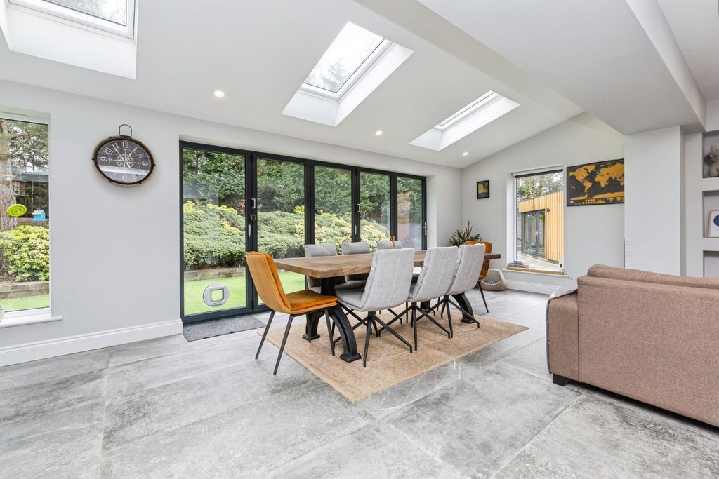 Property photo 3 of 20 Dining Space