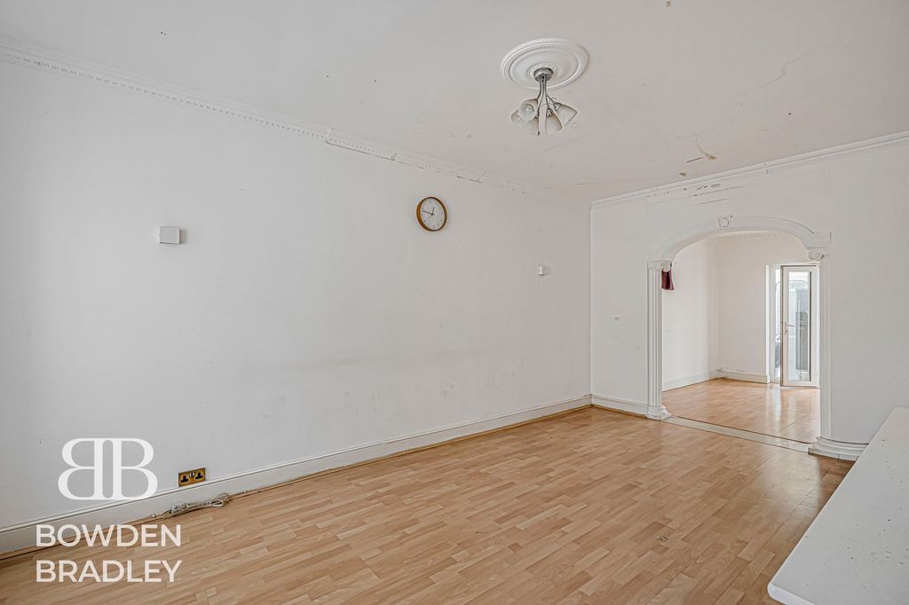 Property photo 3 of 27
