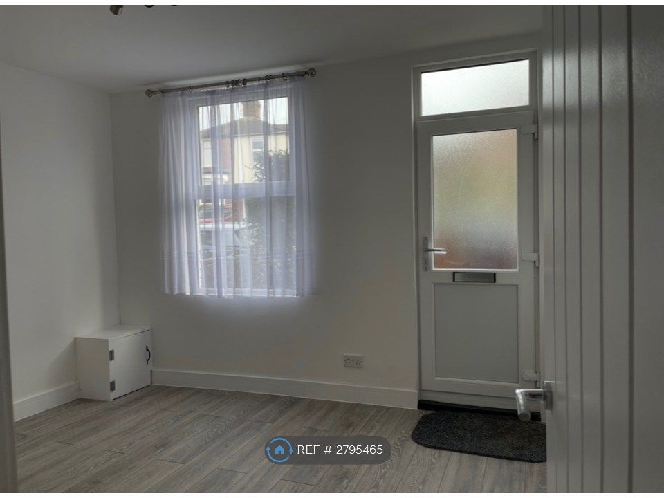 Property photo 2 of 11 Front Reception