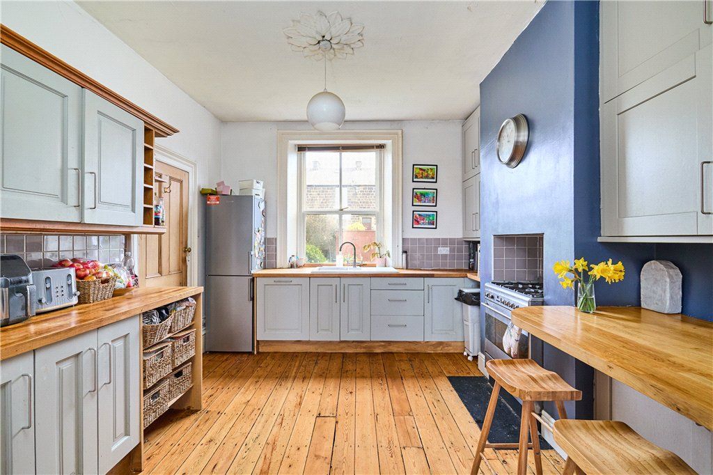 Property photo 2 of 19 Kitchen