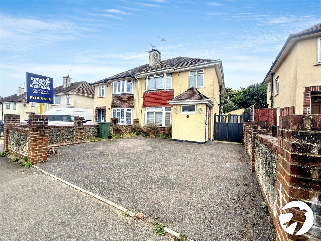 Property photo 1 of 18 External