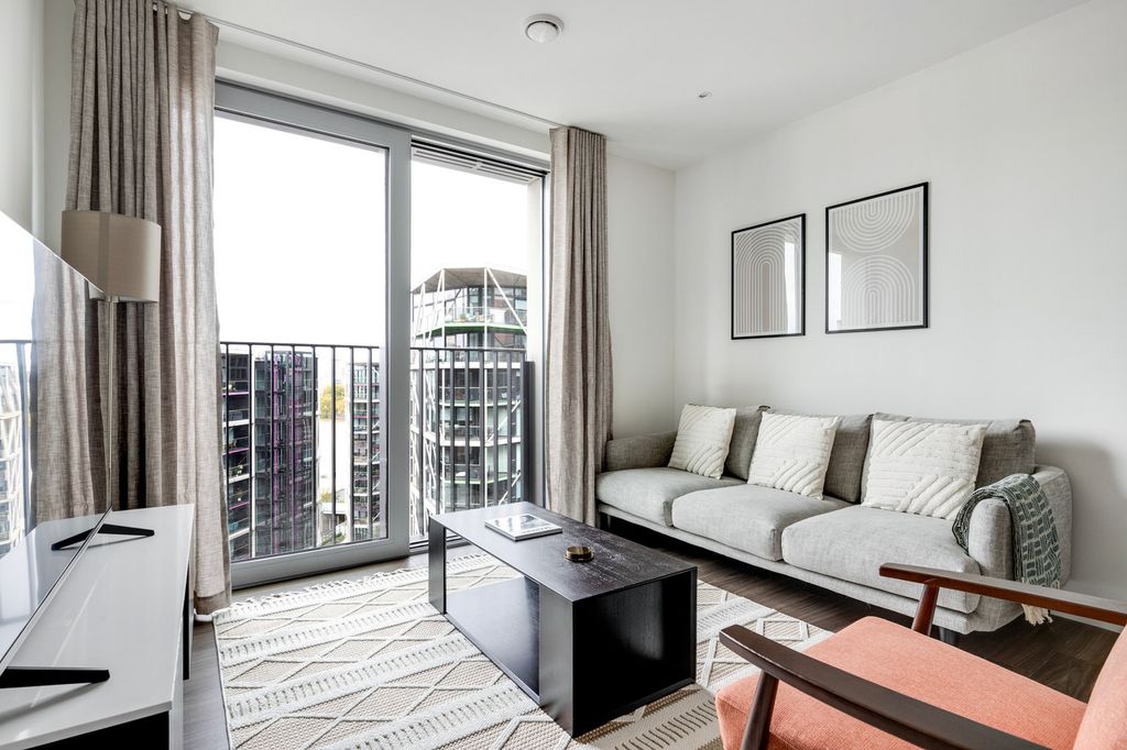 Property photo 1 of 27 Living Room