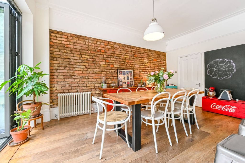 Property photo 1 of 31