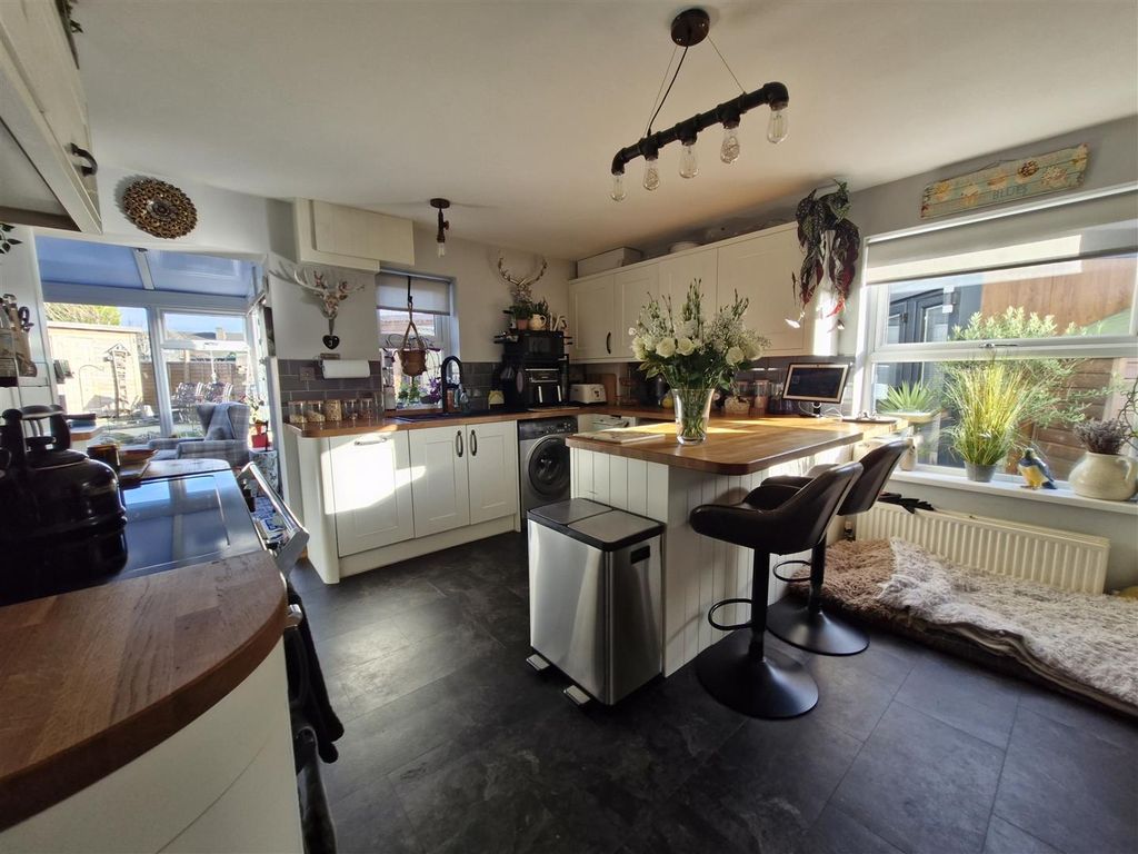 Property photo 2 of 19 Kitchen1.Jpg