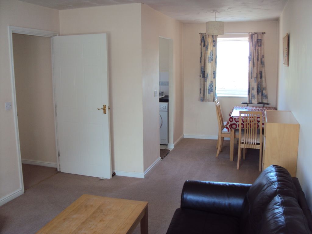 Property photo 3 of 10 Living Room