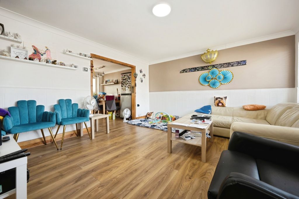 Property photo 2 of 11 Pbox-Img.Jpg
