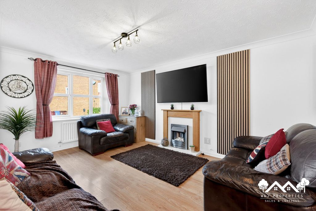 Property photo 3 of 27