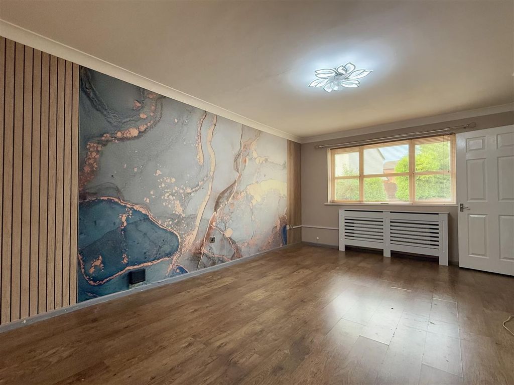 Property photo 2 of 28