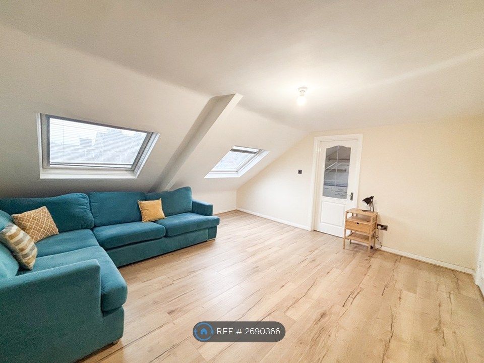Property photo 1 of 11 Sitting Room