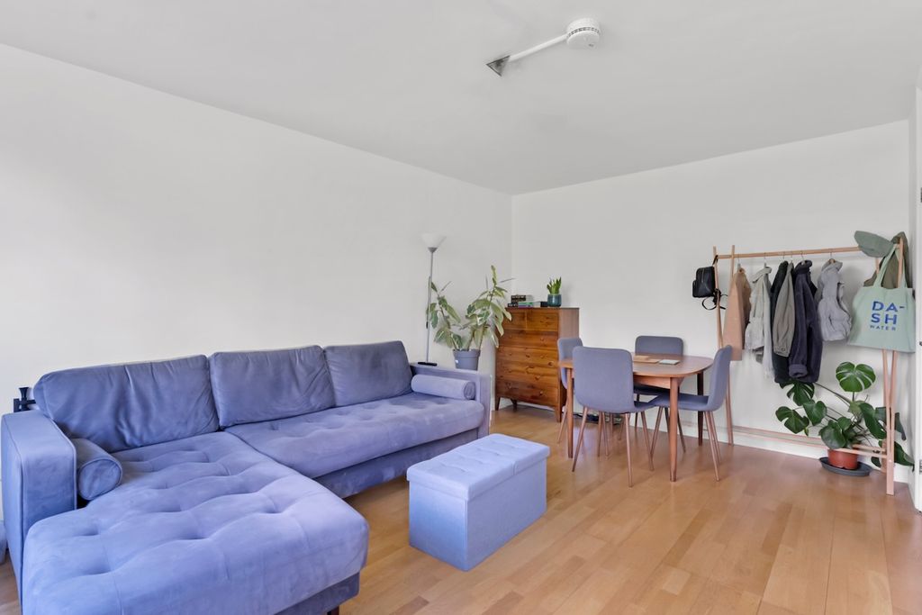Property photo 2 of 25