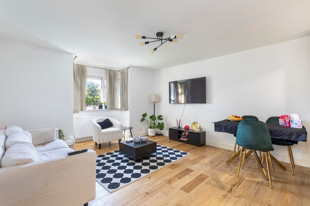 Property photo 2 of 8