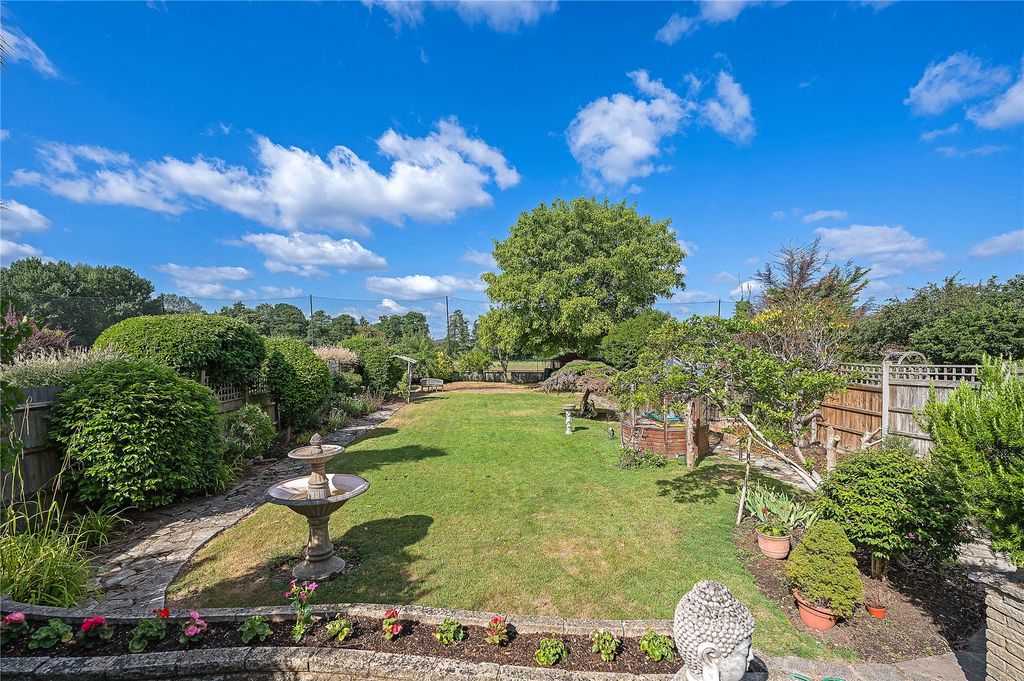 Property photo 2 of 13 Garden