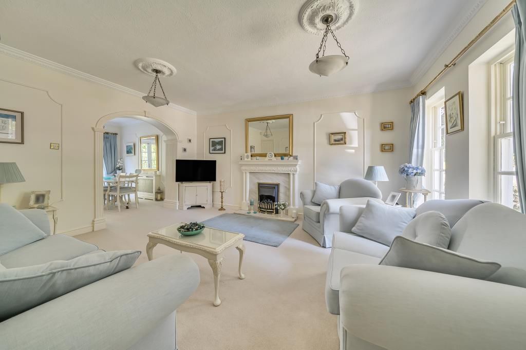 Property photo 2 of 21 Living Room