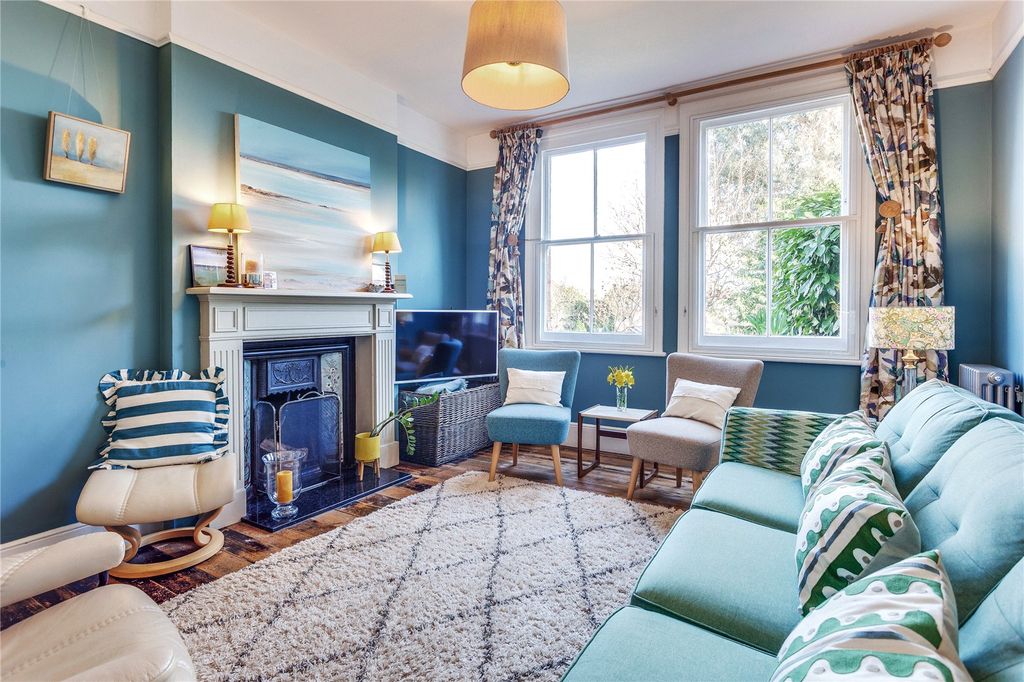 Property photo 3 of 29 Sitting Room