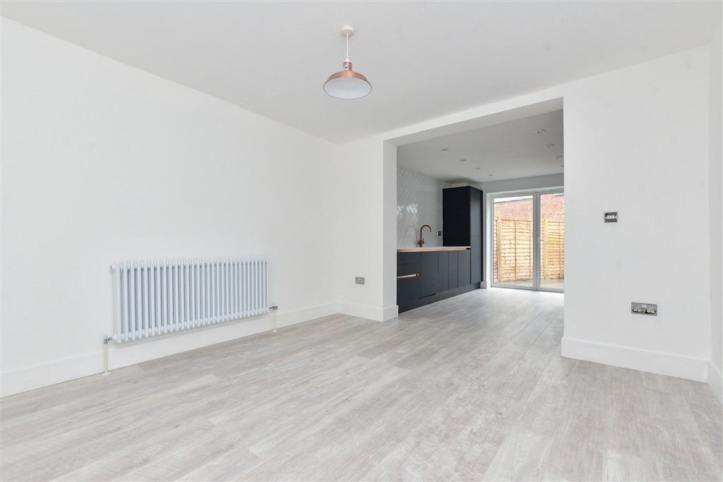 Property photo 1 of 11 Kitchen