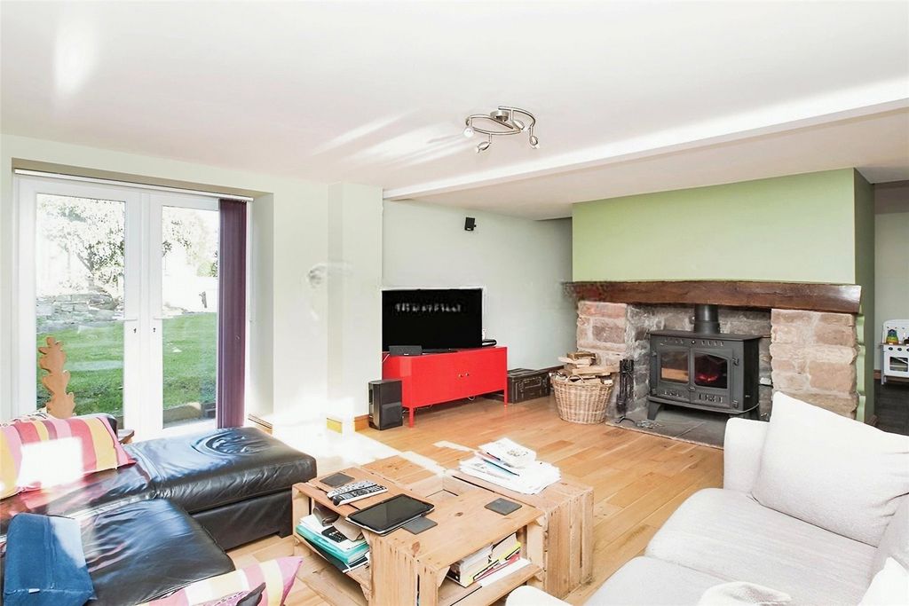 Property photo 2 of 8 Picture No. 15