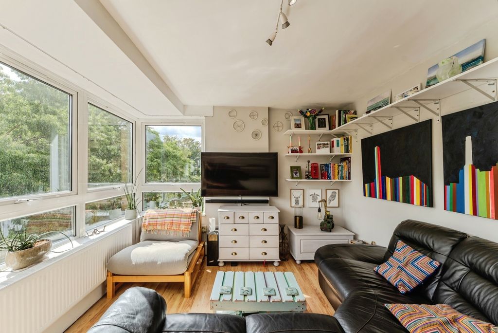 Property photo 3 of 17 Pbox-Img.Jpg