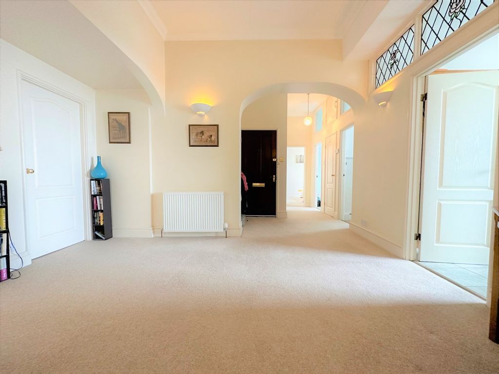 Property photo 3 of 21