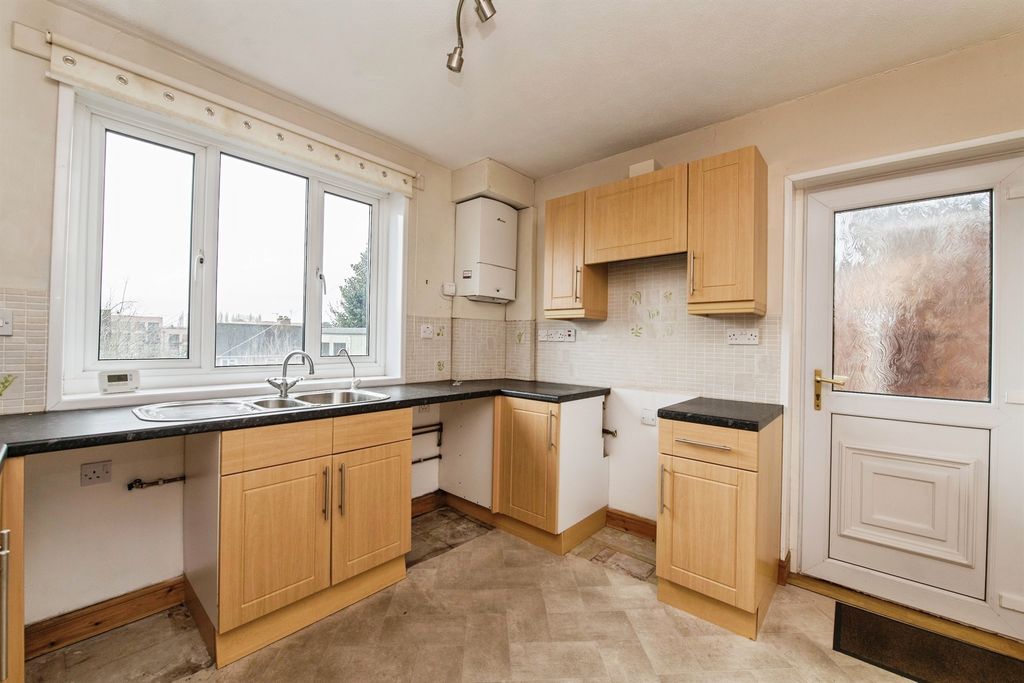 Property photo 3 of 14