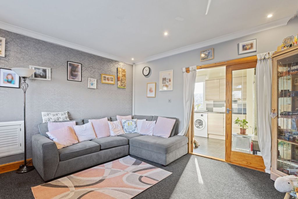 Property photo 1 of 28 Lounge