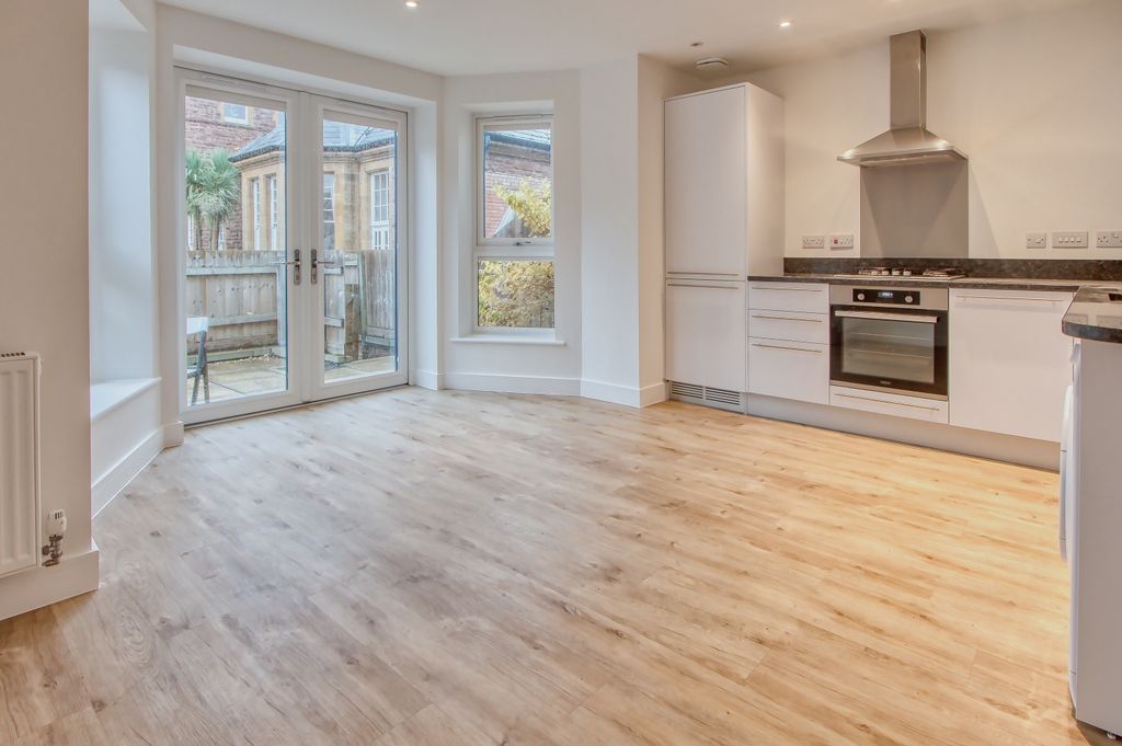 Property photo 2 of 19 Ewemove Taunton Cherry Tree (17)