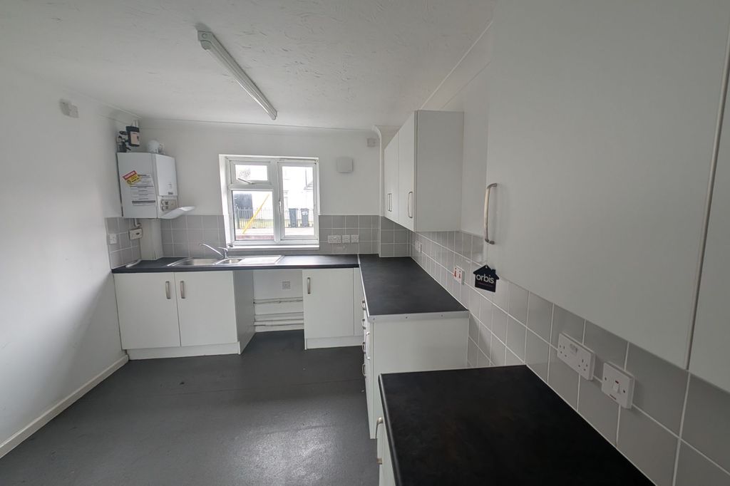 Property photo 3 of 26 208 Windham Road, Bournemouth, Dorset Bh1 4Qx