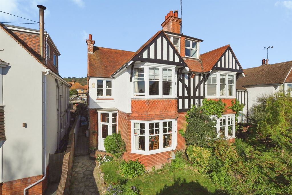 Property photo 1 of 20