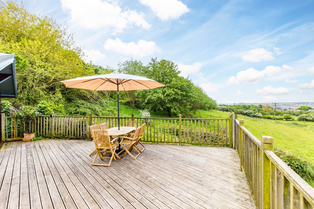 Property photo 3 of 17 Gallery