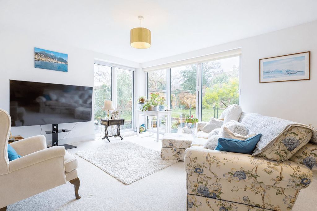 Property photo 2 of 11 Photo 1