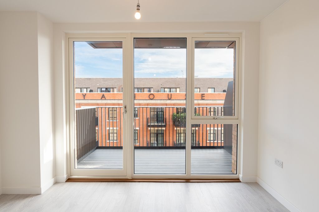 Property photo 3 of 11 Living Area