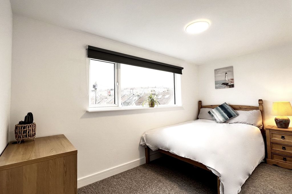 Property photo 3 of 11 A Bright Double Bedroom Featuring A Comfortable Wo...
