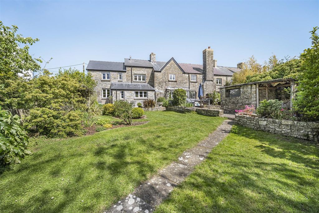 Property photo 1 of 30