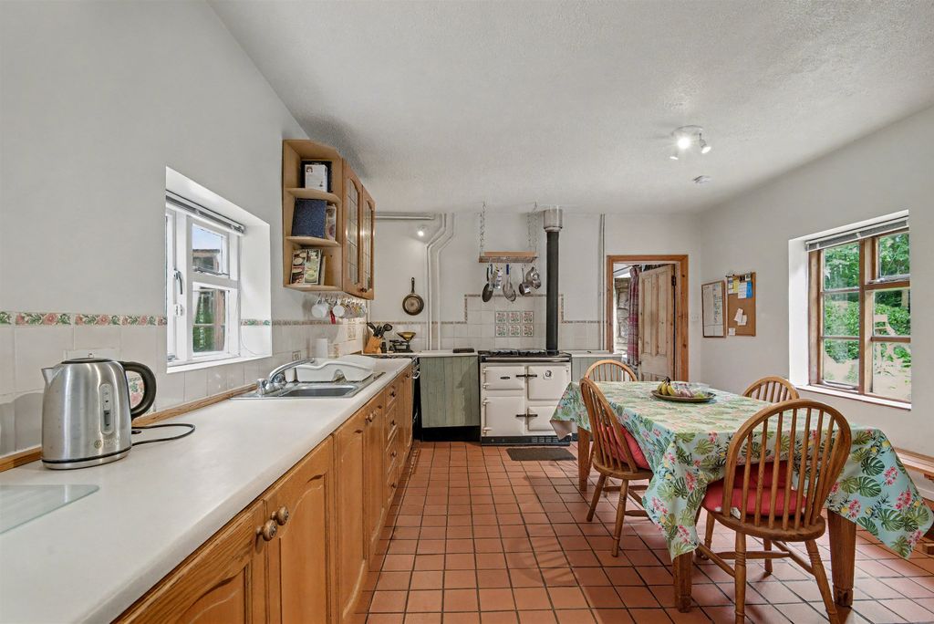 Property photo 2 of 33