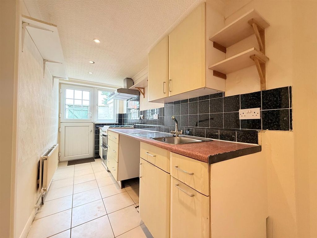 Property photo 2 of 10 Kitchen