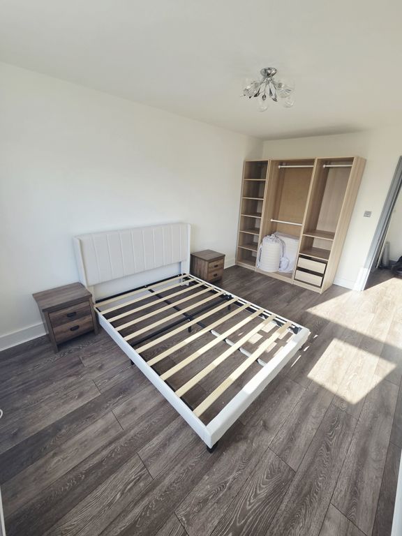 Property photo 3 of 10 Bedroom