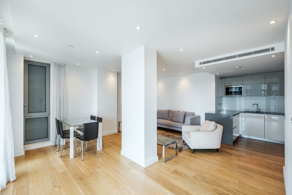 Property photo 2 of 12 Regents Wharf