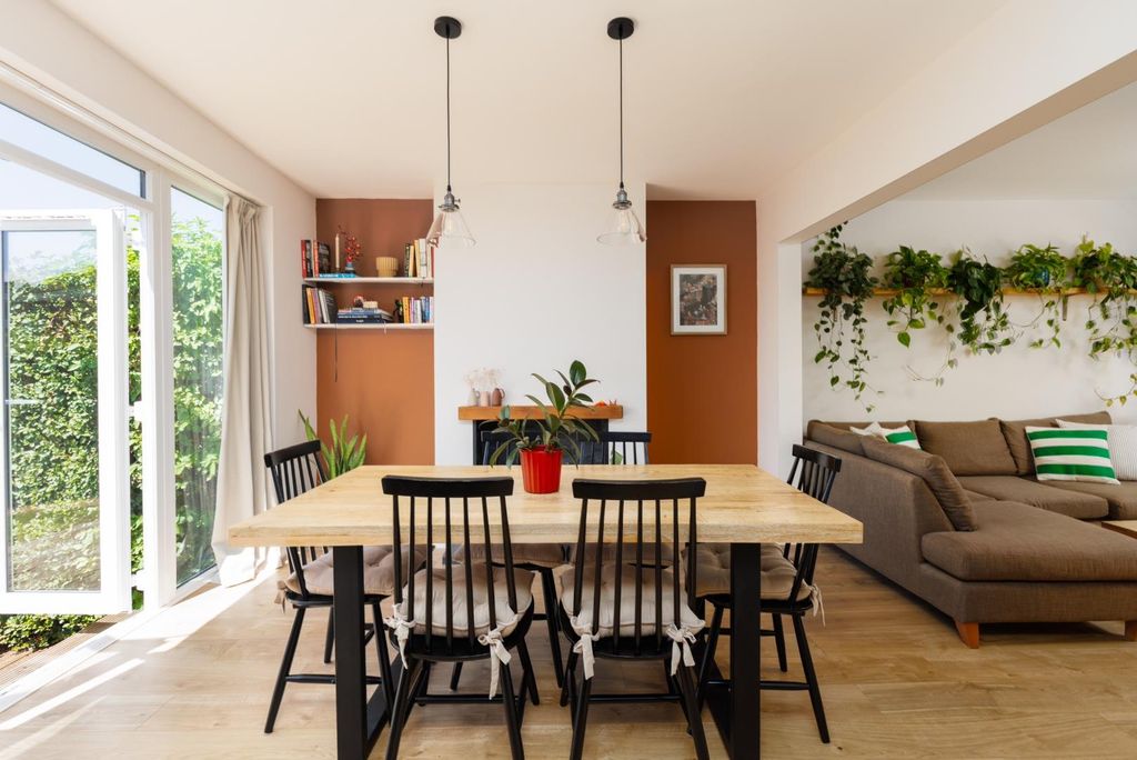 Property photo 1 of 25 57 Queenshill Road-20.Jpg