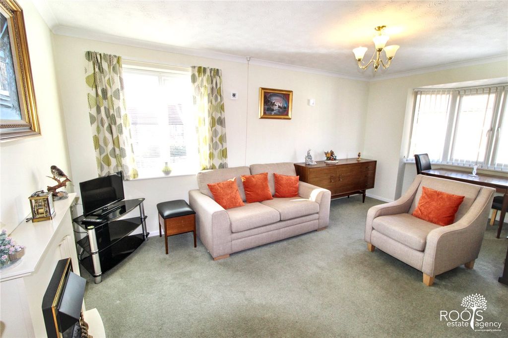 Property photo 2 of 7 Living Room