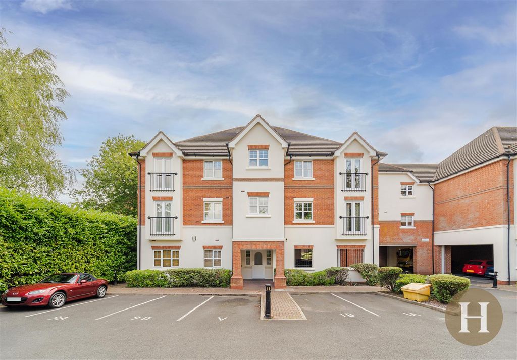 Property photo 1 of 25 Hadleigh Estate Agents-31.Jpg