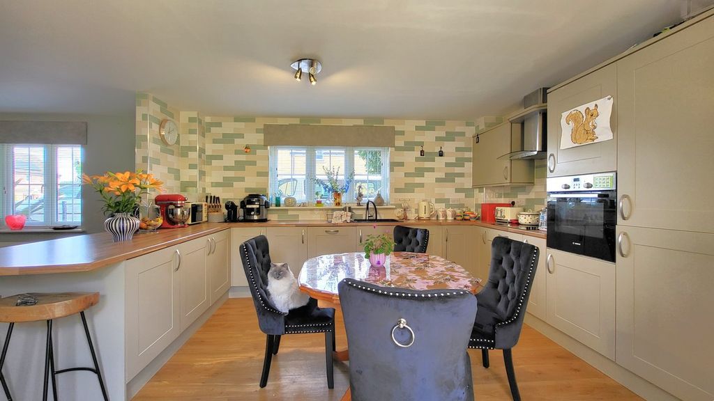 Property photo 3 of 26