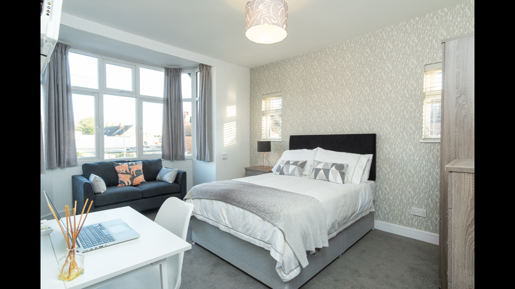 Property photo 1 of 6 Cover