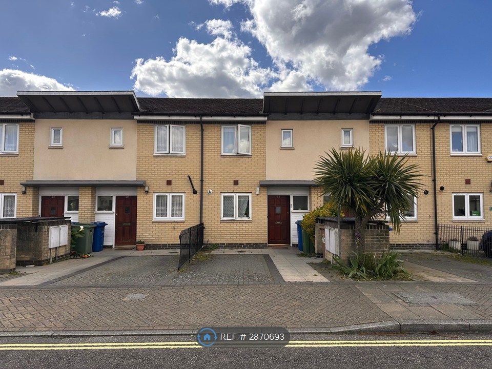 Property photo 1 of 15 Front Garden &amp; Parking Bay