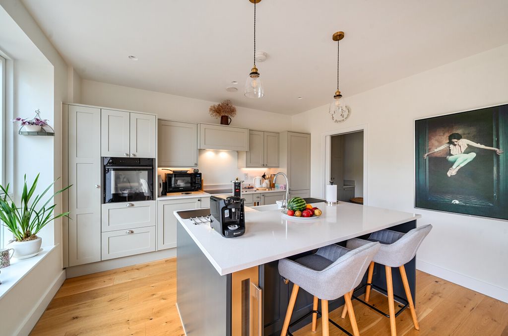 Property photo 2 of 20 15094848