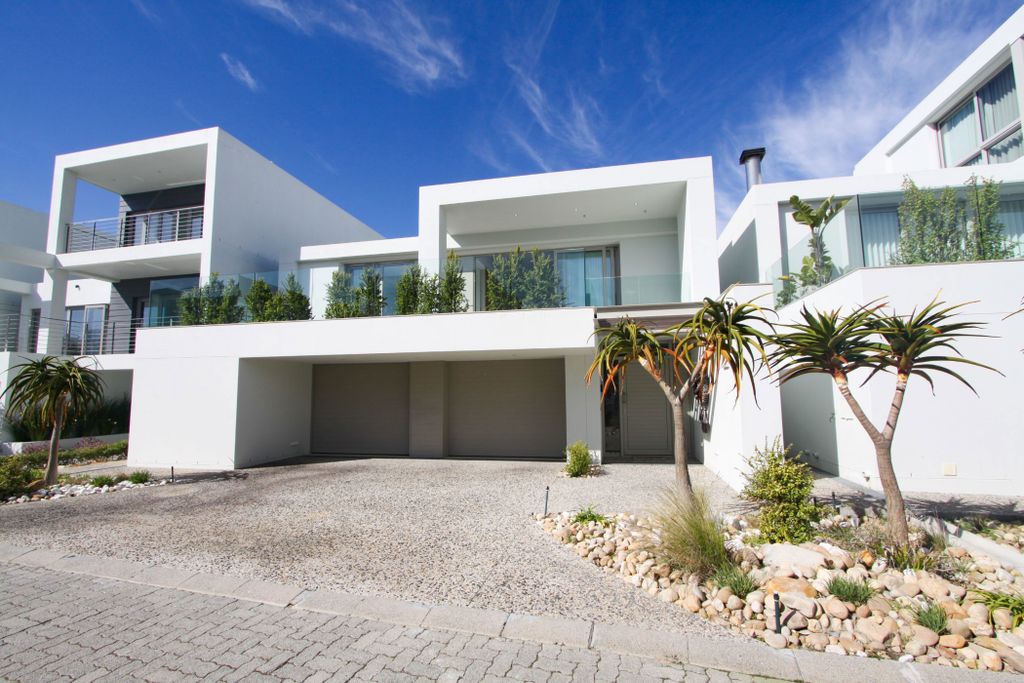 Property photo 1 of 32