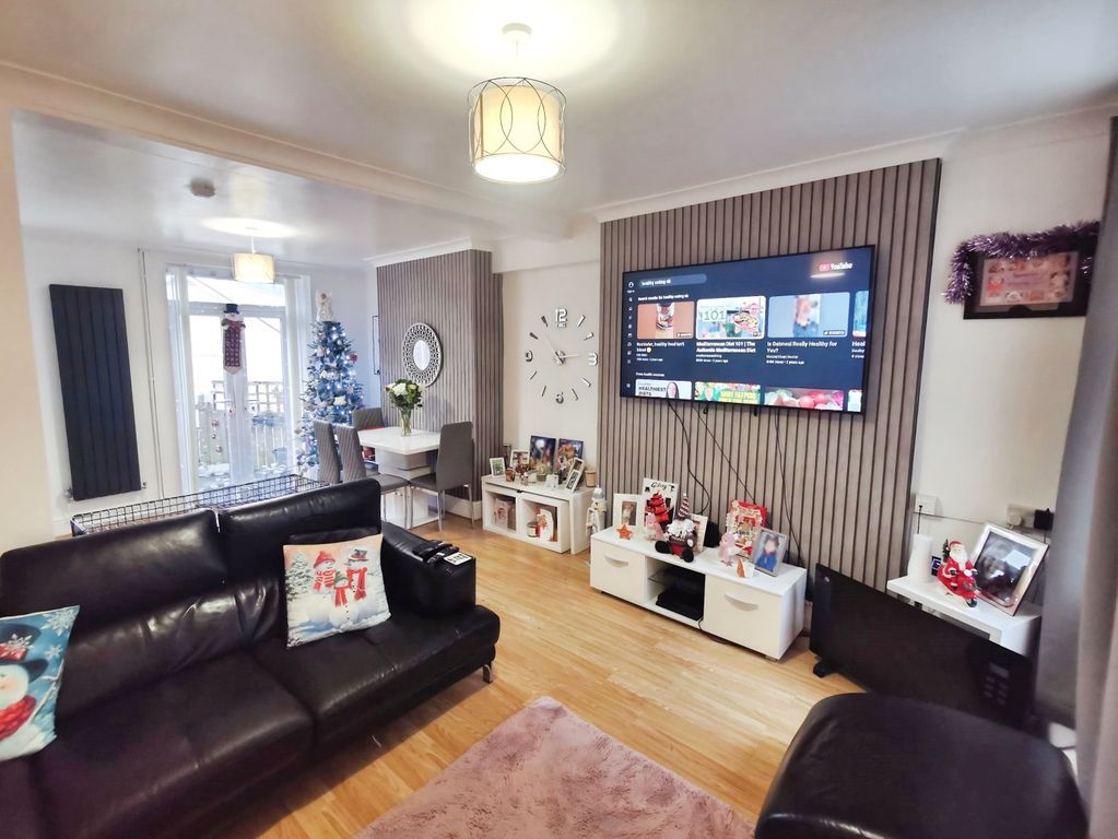 Property photo 3 of 9 A2Fd5c3F-Living 20Room 20Pic 202 20